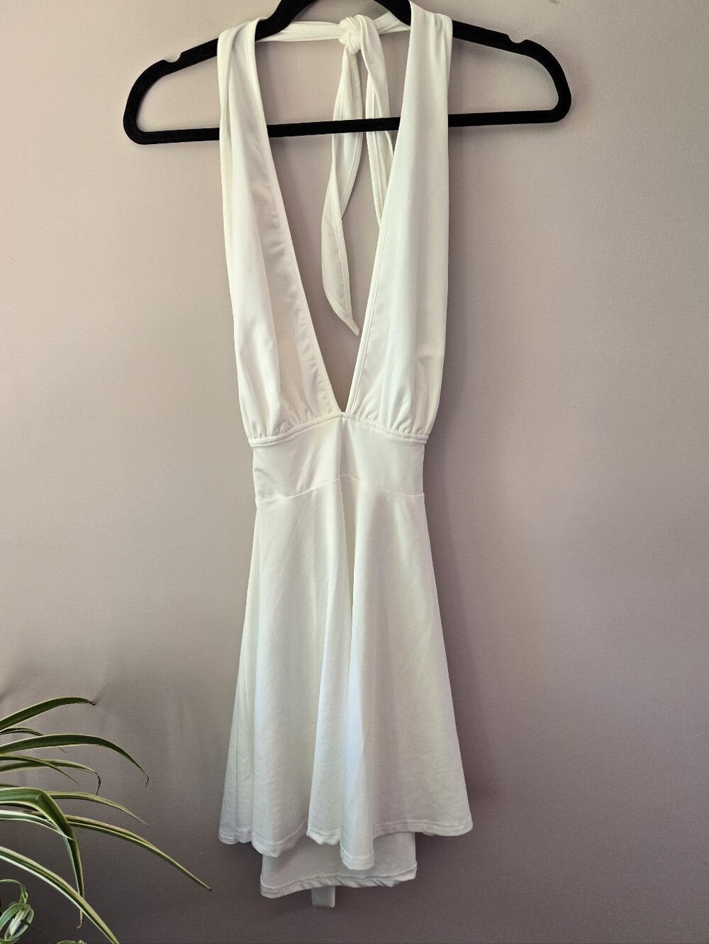 Un Tercio White Deep V-Neck Halter Mini Dress Skater Style NWT Small